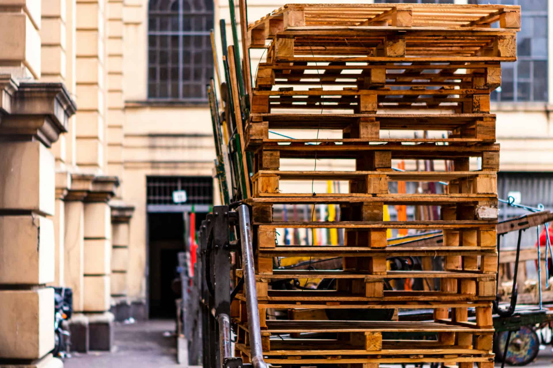 Crate vs. Pallet: The Differences You Need to Know